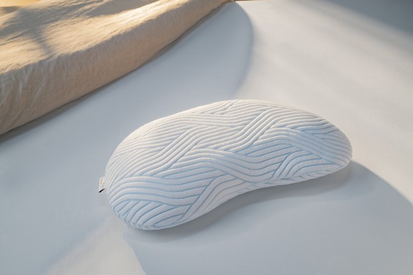 TEMPUR® CURVE SCHLAFKISSEN MIT SMARTCOOL BEZUG
