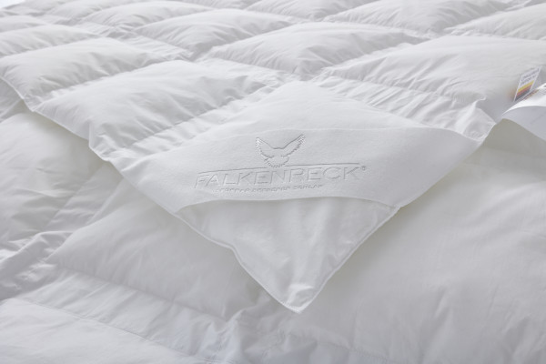 Falkenreck Rubin Sommer-Daunendecke mit Luftkanälen für 135x200cm Wäsche